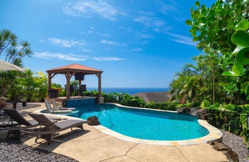 Kailua-Kona House | Kailua-Kona Exceptional Oceanview Home - Heated Oasis Pool & Stunning Ocean View