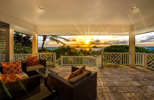 Lanikai House | Kehaulani Ridge~Lanikai~Spectacular Views of "The Mokes"! Renovated~Luxurious