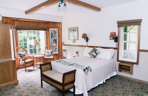Volcano Bed & Breakfast | Kilauea Lodge and Restaurant