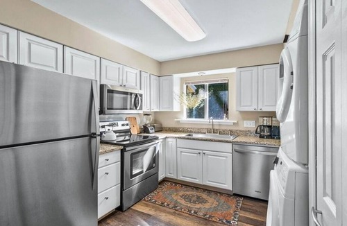 Fernandina Beach Condo | King Bed! Cozy Amelia Island Gem just steps to the beach.