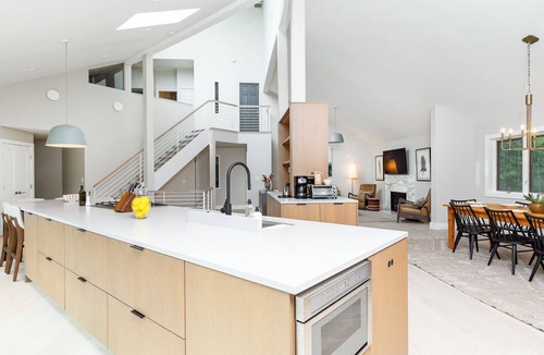 Hurley House | Kingston Large Modern w/ Pickleball + HotTub + Pool