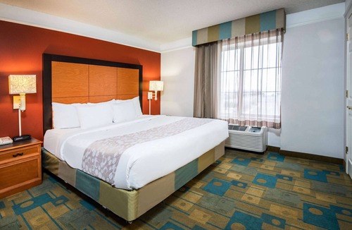 Southwest Colorado Springs Hotel | La Quinta Inn & Suites by Wyndham Colorado Springs South AP