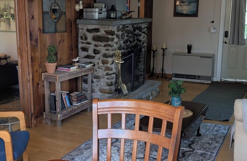 Malletts Bay House | Lake Champlain direct waterfront cottage on lovely Mills Point in Colchester Vt