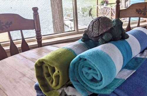 Bath Cottage | Lake Demmon Lodge-Beach,Boats,Fishing,FUN!