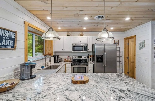 Butler House | LAKE FRONT WITH DOCK ! NO STAIRS TO REACH WATER! FAMILIES LOVE IT! SO WILL YOU!