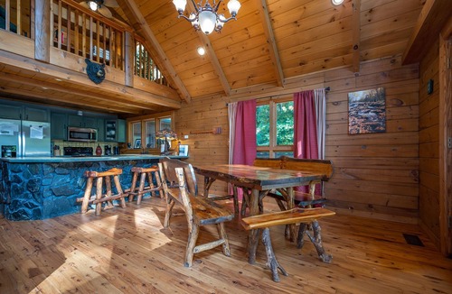Lake Lure Cabin | Lake Lure -Stunning, huge, Walk to Lake/BEACH/River/pet/canoes, kayaks