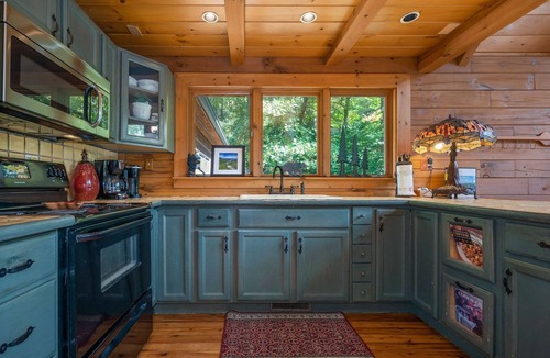 Lake Lure Cabin | Lake Lure -Stunning, huge, Walk to Lake/BEACH/River/pet/canoes, kayaks