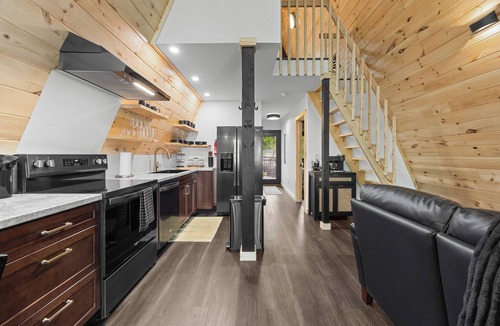 Town of Torrey House | Lakefront A-Frame | Hot Tub, Dock & Views | Seneca Lake