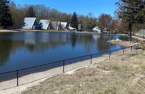 Stevensville Ski Chalet | LAKEFRONT & BEACHSIDE 2026 SUMMER RARE PRIME Holiday WEEK AVAILABLE 7/4 to 7/11