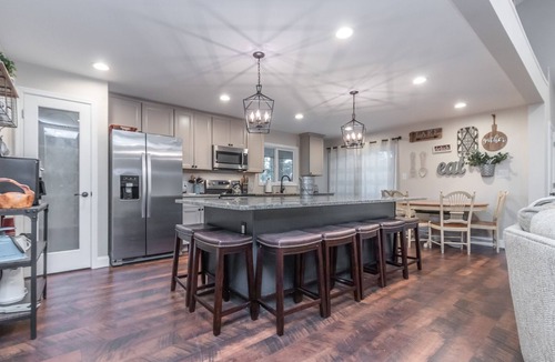 Lake Harmony House | Lakefront Beauty ~ Hot Tub & Arcade Room!- sleeps13