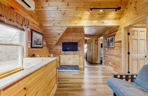 Greenville Junction House | Lakeview Getaway - Trailer Parking, Walk to Ramp, Dogs Welcome & High-Speed WiFi
