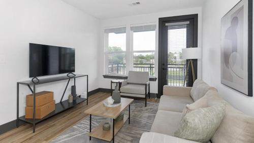 St. Nicholas Apartment | Landing at The Jack on Beach - 1 Bedroom in Baymeadows