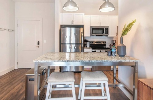 Florida Center Apartment | Landing | Beautiful 1BD, Gym, Game Room