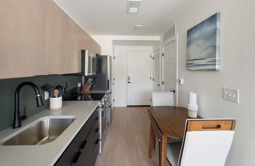 Eighth Avenue Apartment | Landing | Modern Studio, Gym