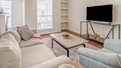 Southbelt/Ellington Apartment | Landing Spectacular 1BD Gym Pool