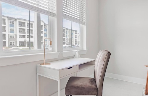Interchange Square Apartment | Landing | Stylish 2BD, Gym, Pool