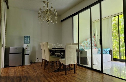 Kahala Apartment | Large 2BD/2BA Kahala Beach Front Condo Furnished