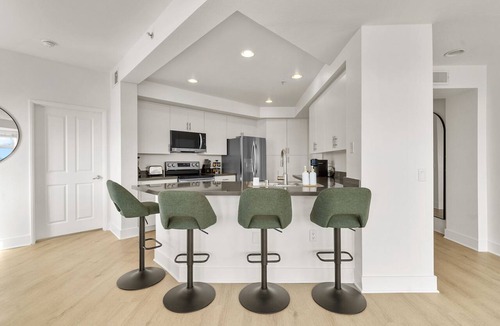 Pico Bed & Breakfast | Large 3BR Santa Monica Gem Central & 10 Min from the Ocean