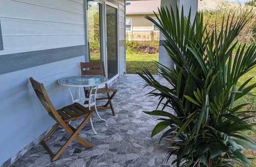 Keaau House | Large, 4B/2.5Bath, Cozy, Modern Oasis near Seacliff views. Central A/C. Pets OK.