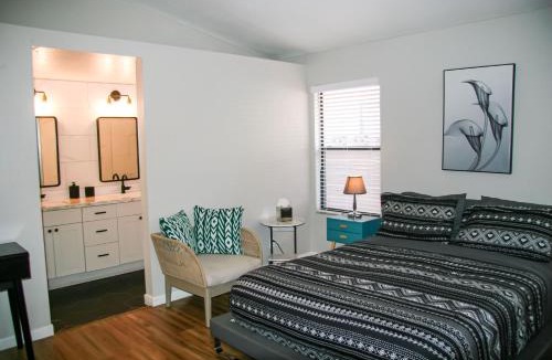 Paradise House | Large Pool & Patio Cozy Single Story Family House