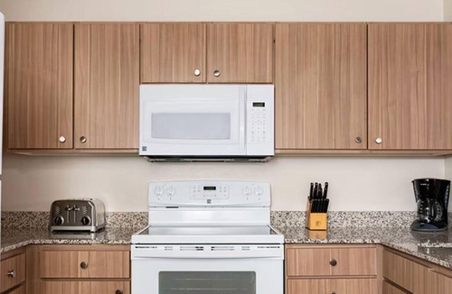 Enterprise Resort | Las Vegas 1BR Retreat – Full Kitchen & Relaxing Pools