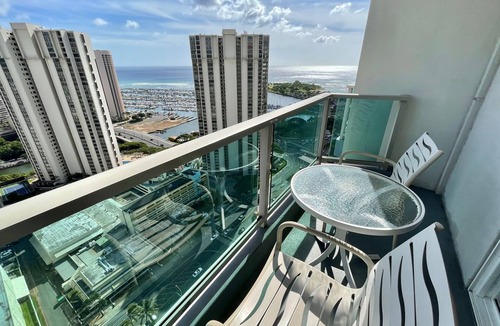 Ala Moana Condo | Last Minute Spacial! Oceanview's on 31st Flr