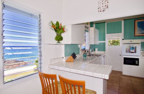 Honaunau-Napoopoo House | Lawai'a Sea Lodge Upstairs - Ocean Front - Hosted - KAYAKS INCLUDED
