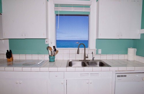 Honaunau-Napoopoo House | Lawai'a Sea Lodge Upstairs - Ocean Front - Hosted - KAYAKS INCLUDED
