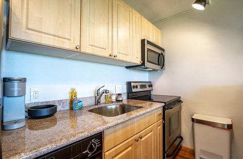 Kihei Condo | Leinaala Oceanfront #304 Oceanfront Condo with Panoramic Ocean Views! A/C