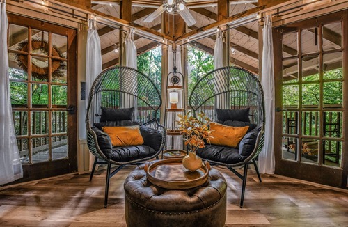 Townsend Cabin | Light'n Bug Bungalow 1 Bedroom Cabin by RedAwning