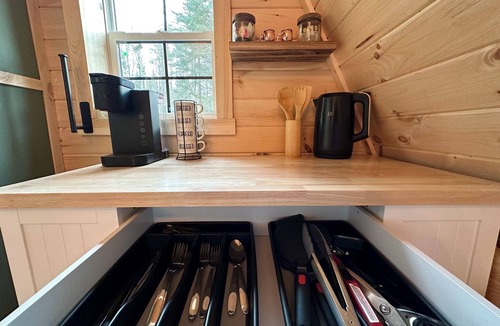 Athol Cabin | Little Black Aframe by the Brook- 5m to Waterfall