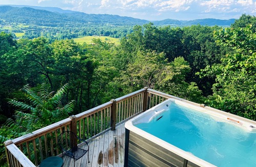 Wears Valley Cabin | Little Greenbriar Lodge: Free Attraction Tickets, Hot Tub, Mtn Views & Adjacent National Park