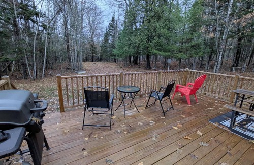 Kingfield House | Log Cabin Near town