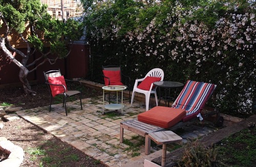 Silver Lake House | London St house between SilverLake Blvd and Hoover 2bd 2ba-secured gated parking