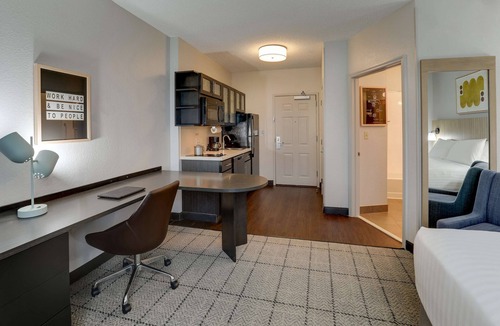 Doral Hotel | Looking for Perfect Spot to Relax? Enjoy Our Room w/Full-Kitchen, FREE Parking