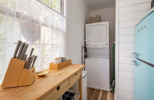 Cabbagetown Apartment | Looking Glass