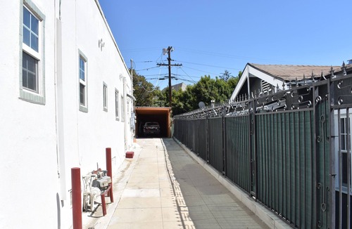 Los Angeles House | Los Angeles Private Newly Remodeled Unit in a Duplex With 2 Private bak Parking