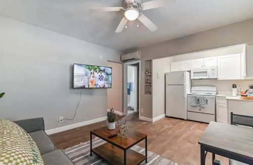 Palm Beach Shores Apartment | Lovely 1 Bedroom Steps from the Beach