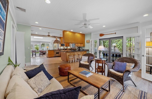 Lanikai House | Lovely family beach house with pool, <1 block from Lanikai Beach