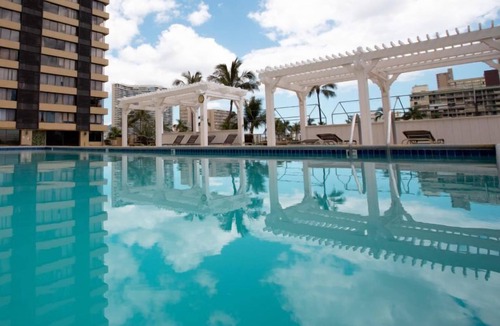 McCully - Moiliili Condo | Lovely Hawaiian Monarch Studio | Pool + Gym