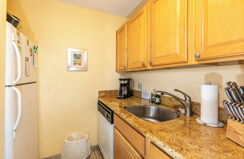 Kihei Condo | Lovely Tropical Retreat! Spotless and amazingly well equipped. Great rates.