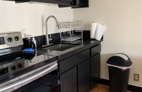 Hilo Apartment | Lucy's Place nAir Conditioned Studio with Murphy bed