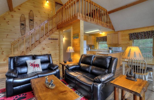 Rangeley House | Lupine Lodge - Adorable, newly renovated cottage, with water access and dock on Loon Lake