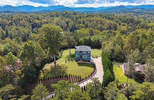 Leicester House | Lux 6 bd, 5ba, Views, Amazing Amenities, Private Retreat Near Asheville!