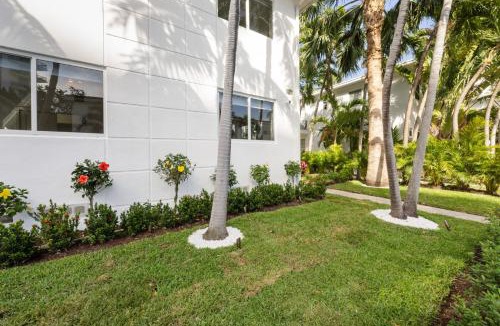 West Avenue House | Lux Designer Apt 2BR and 2BA in Heart of Miami Beach