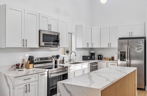 Belmont Shore House | LUX Oceanview Dream - Steps to the Beach!