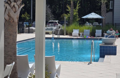 Northside Apartment | Luxe 2-bedroom apt with serene water view 5 minutes from Jacksonville airport.