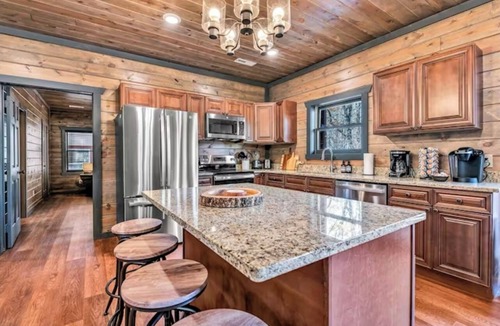 Caton Cabin | Luxe 8BR w/Pool,Outdoor Play Area, Huge Sports Bar