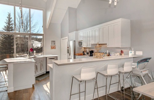 Park Meadows Condo | Luxe townhome with pool, private hot tub, washer & dryer, & garage