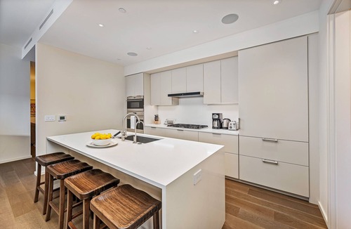 Ala Moana Condo | Luxurious Ocean & Sunset Views Condo at Park Lane w/Luxury Building Amenities